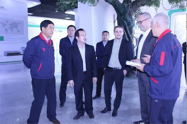 德國考察團(tuán)參觀博納德公司