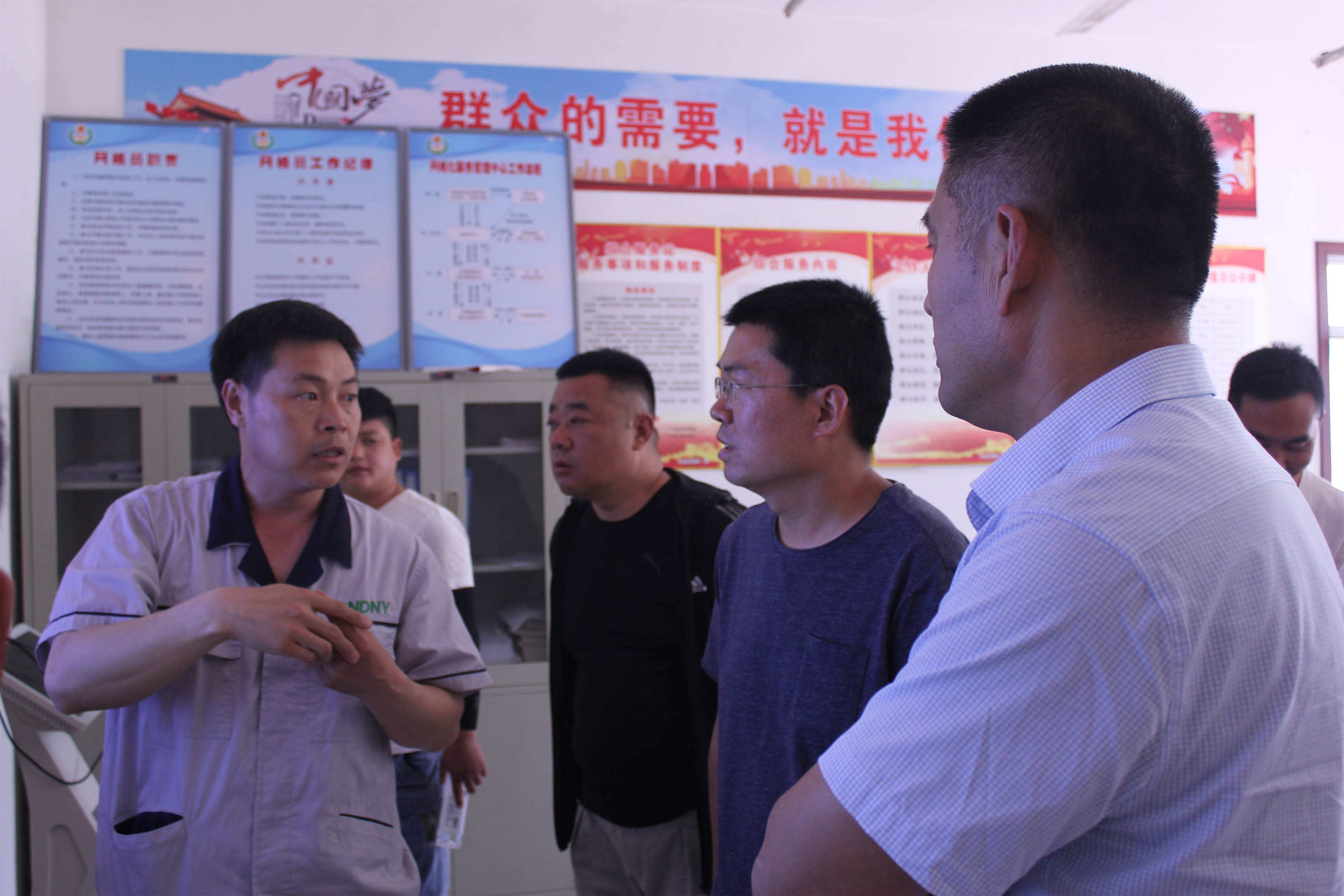 邢臺市臨西縣呂寨鎮(zhèn)政府領導及各村代表到博納德參觀考察