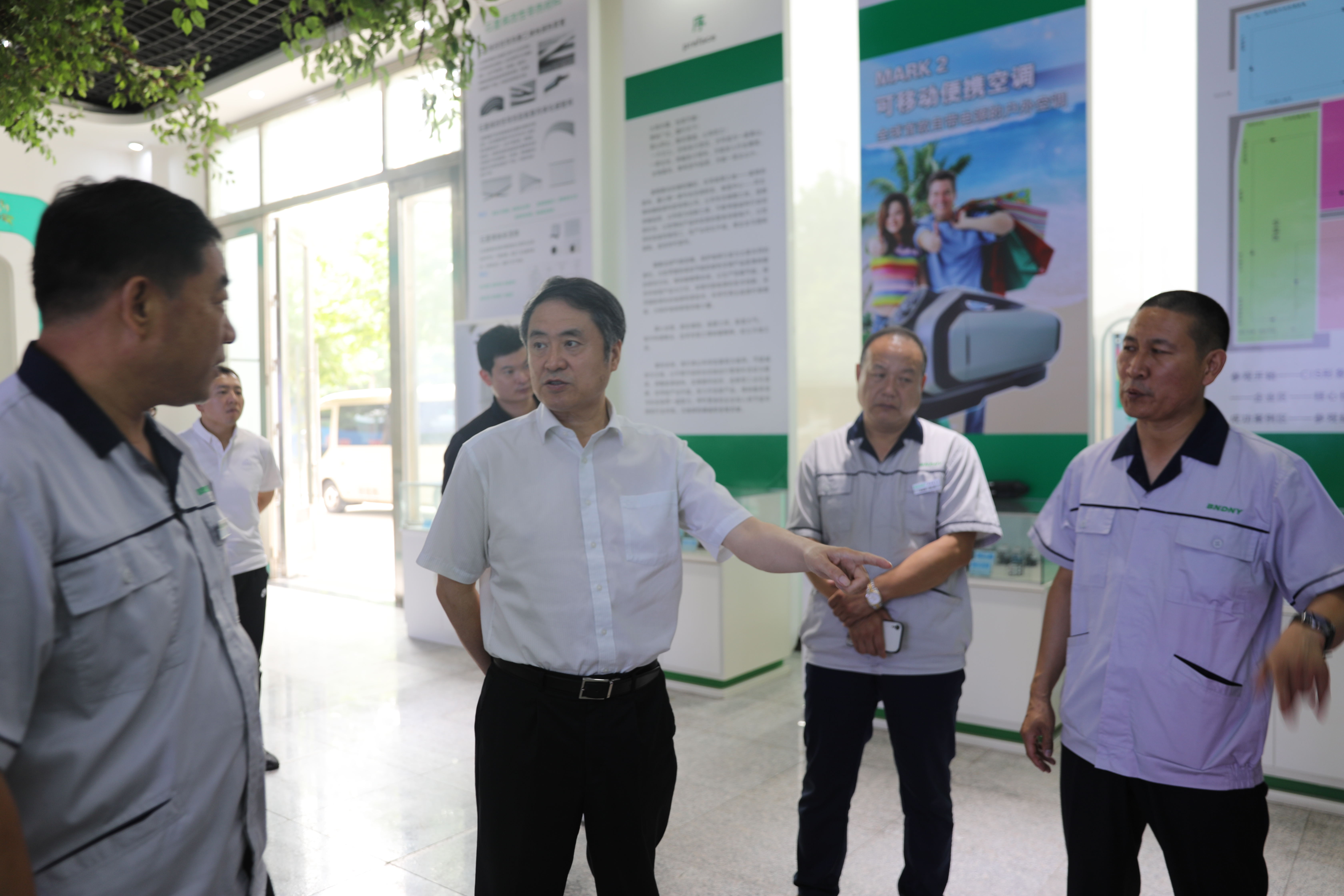 河北省人大常委、省人大監(jiān)察和司法委員會主任委員王大為蒞臨博納德參觀考察